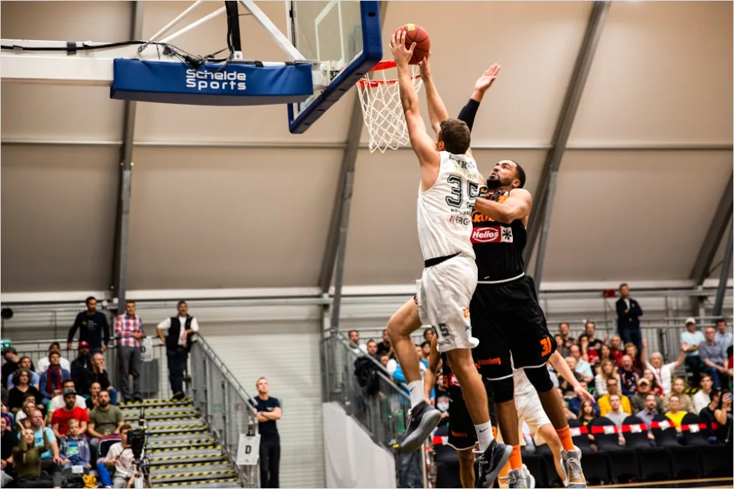 Detail Basketball Dunk Foto In Der Halle Number 9