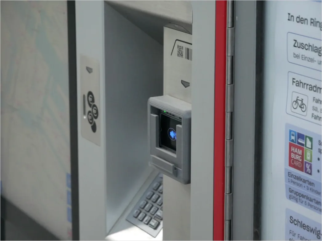 Detail Biometrischer Fingerabdruck Scanner Nahaufnahme Foto Number 12