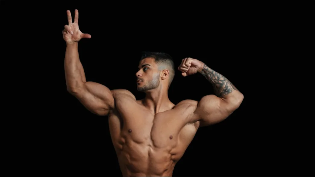 Bodybuilding Posing Im Studio Foto Maennlich 51de