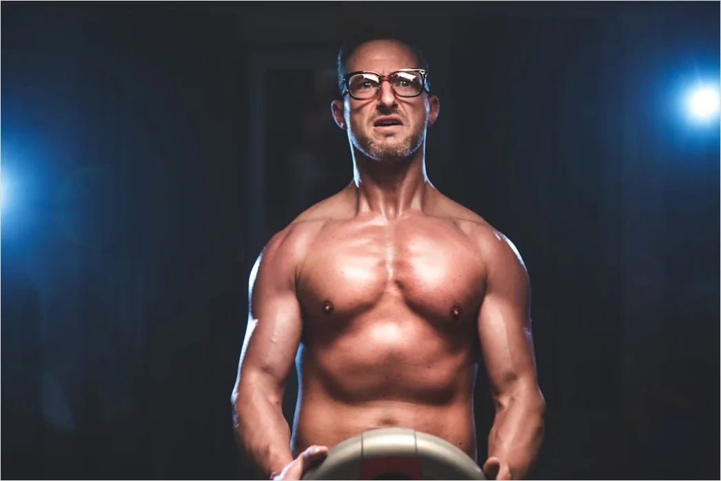 Detail Bodybuilding Posing Im Studio Foto Männlich Number 17