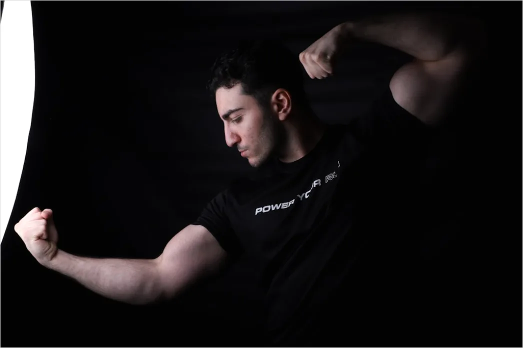 Detail Bodybuilding Posing Im Studio Foto Männlich Number 4