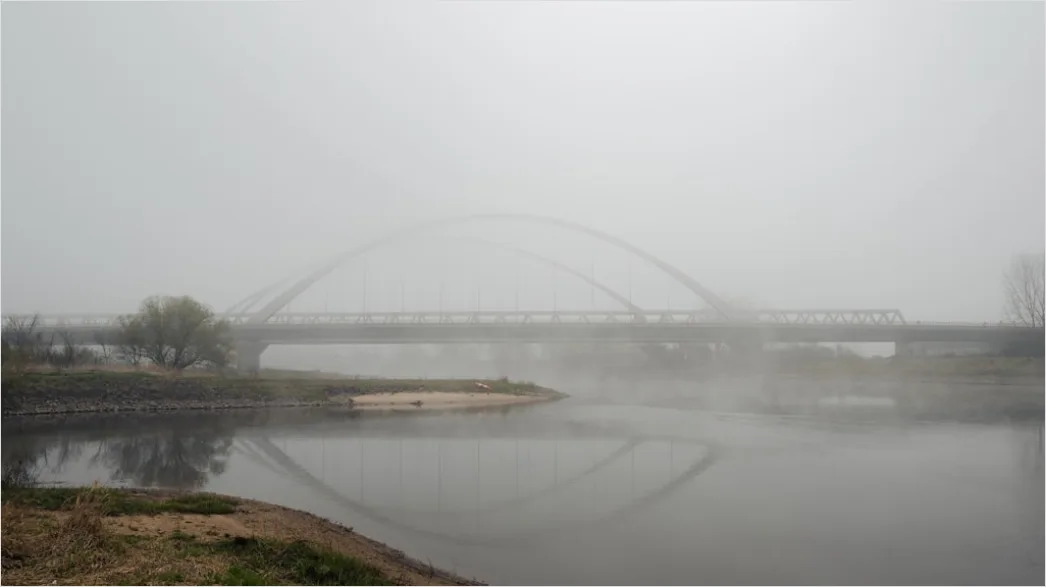 Detail Bogenbrücke über Fluss Nebel Morgenstimmung Number 2
