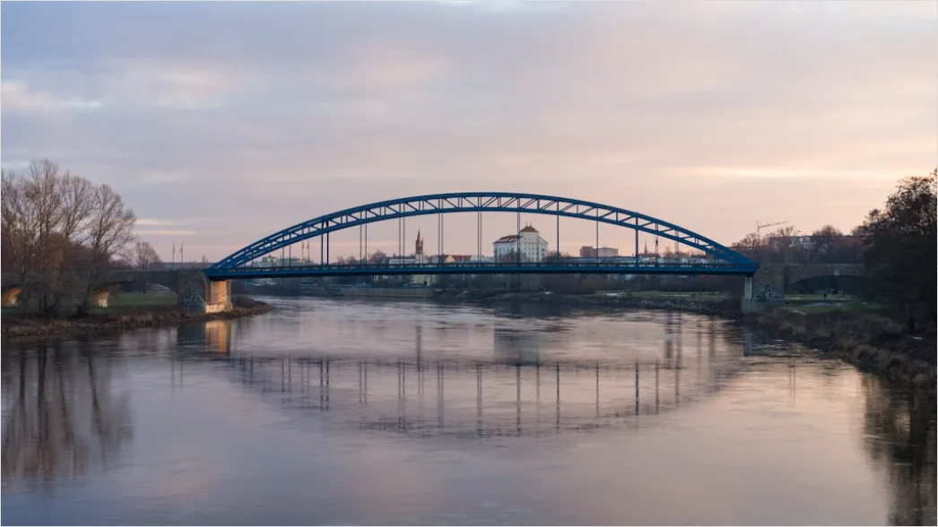 Detail Bogenbrücke über Fluss Nebel Morgenstimmung Number 7