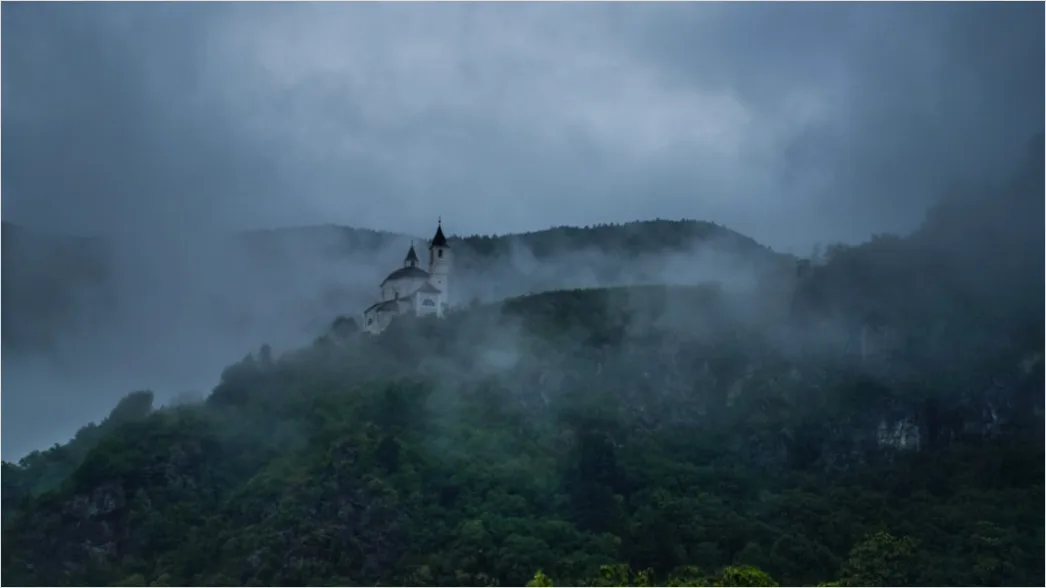 Detail Burg Auf Berg Nebel Stimmungsvoll Number 15