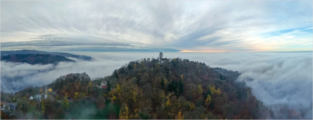 Detail Burg Auf Berg Nebel Stimmungsvoll Number 17