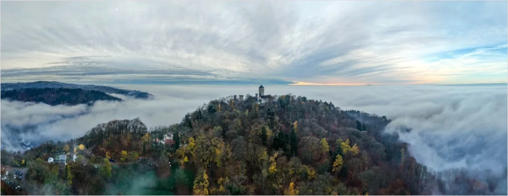 Detail Burg Auf Berg Nebel Stimmungsvoll Number 20