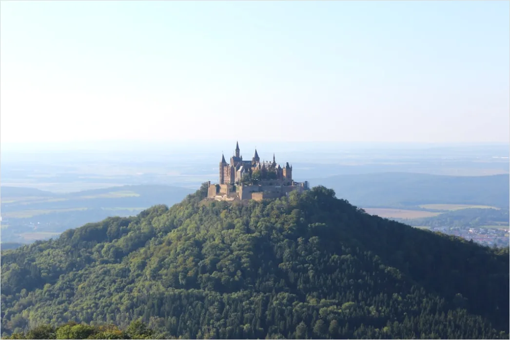 Detail Burg Auf Berg Nebel Stimmungsvoll Number 8