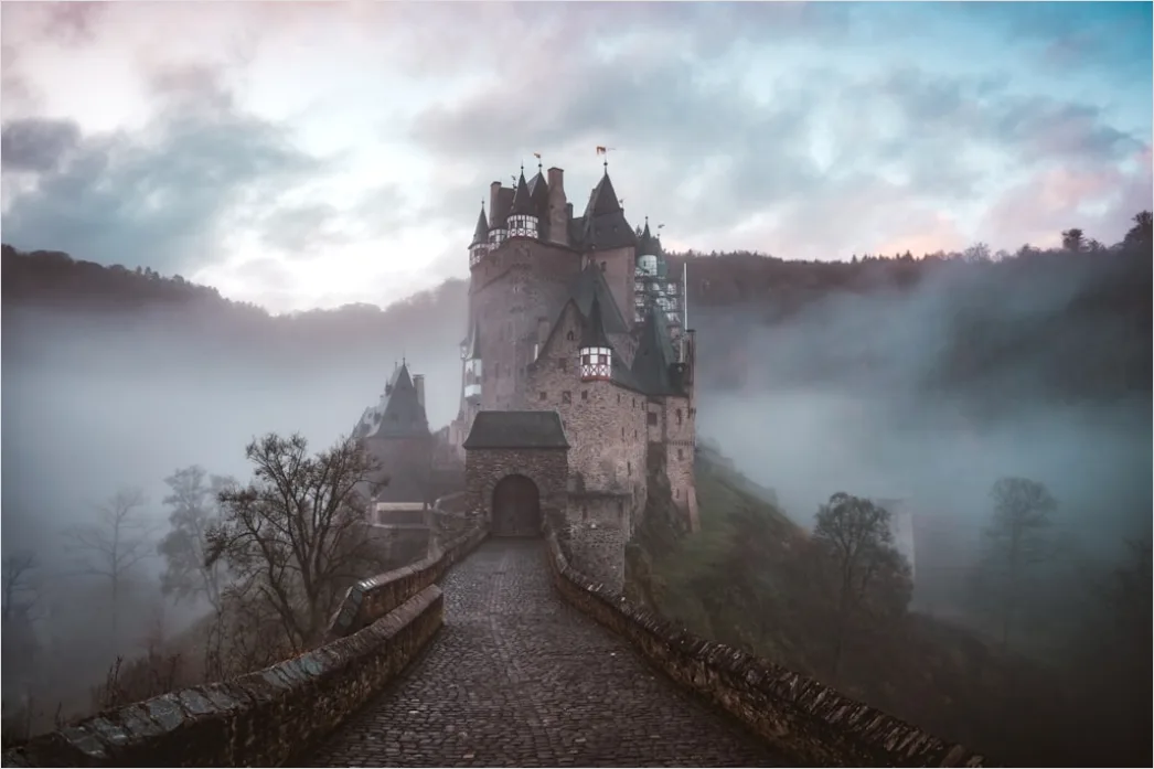Detail Burg Auf Berg Nebel Stimmungsvoll Number 9
