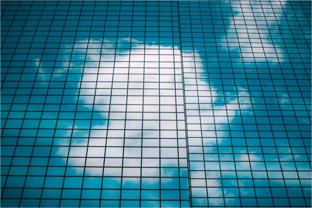 Detail Cloud Computing Konzept Datenwolke Overlay Auf Server Foto Number 4