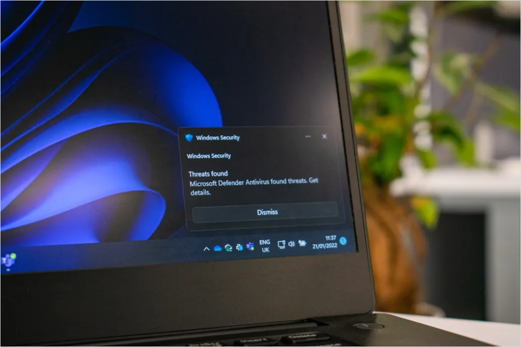 Datenleck Warnmeldung Auf Laptop Bildschirm Foto Nahaufnahme 2dec