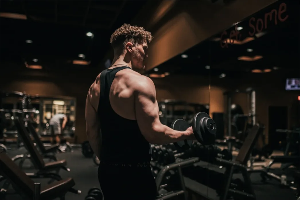 Dehnen Nach Dem Workout Foto Im Gym