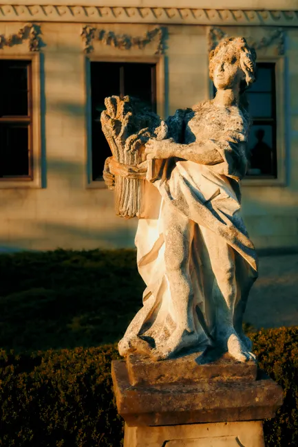 Detail Denkmal Statue Stadtplatz Golden Hour Number 2