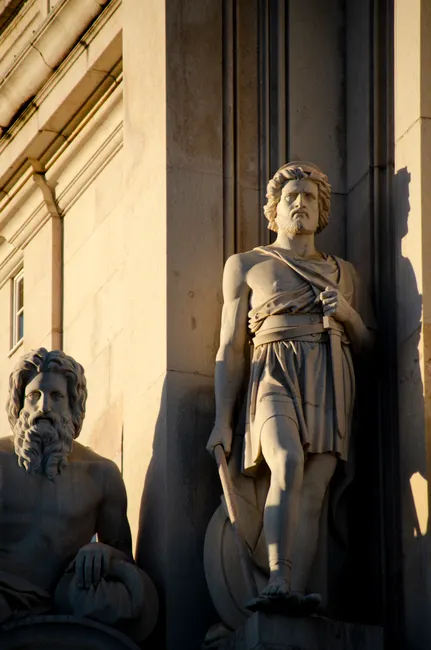 Detail Denkmal Statue Stadtplatz Golden Hour Number 12