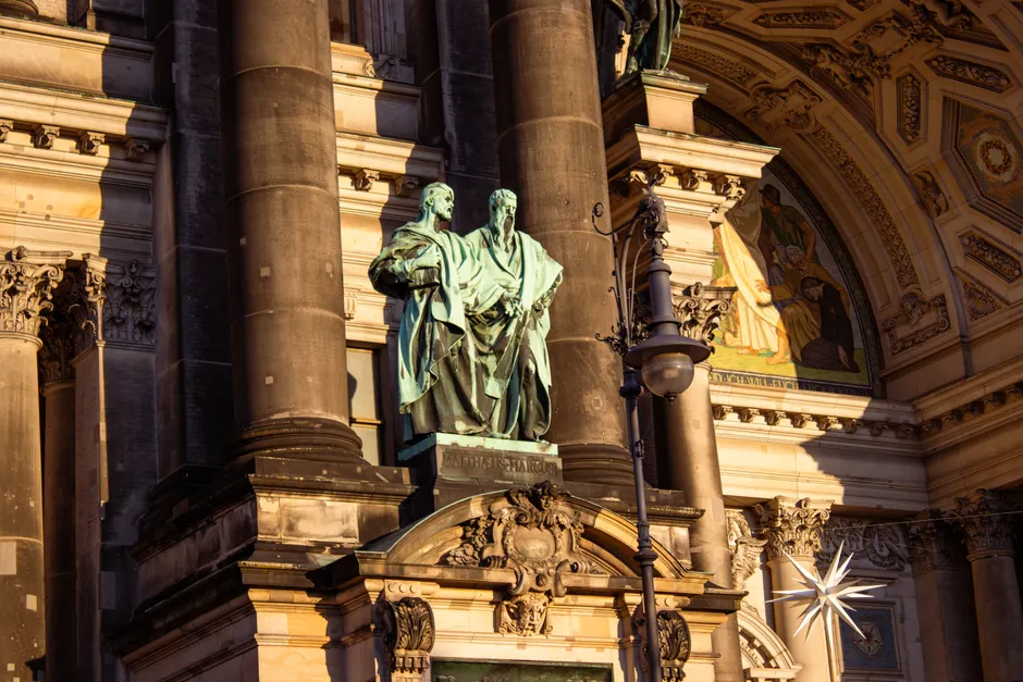 Detail Denkmal Statue Stadtplatz Golden Hour Number 14