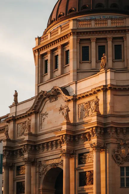 Detail Denkmal Statue Stadtplatz Golden Hour Number 19
