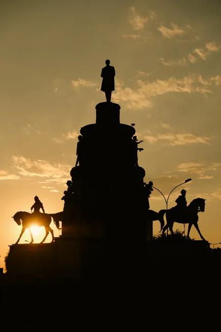 Detail Denkmal Statue Stadtplatz Golden Hour Number 3