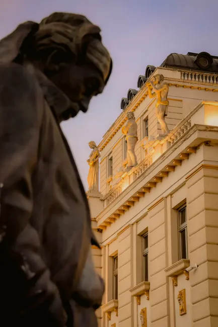 Detail Denkmal Statue Stadtplatz Golden Hour Number 5