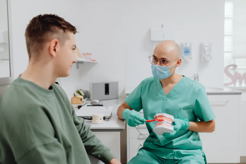 Detail Diagnosegespräch Mit Patient Im Sprechzimmer Number 11