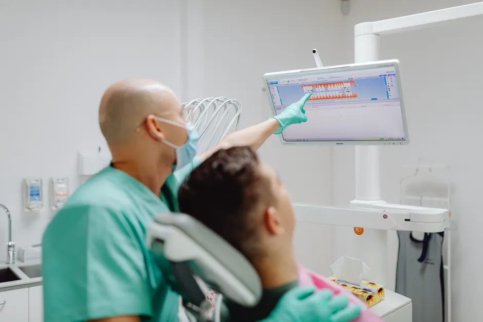 Detail Diagnosegespräch Mit Patient Im Sprechzimmer Number 15