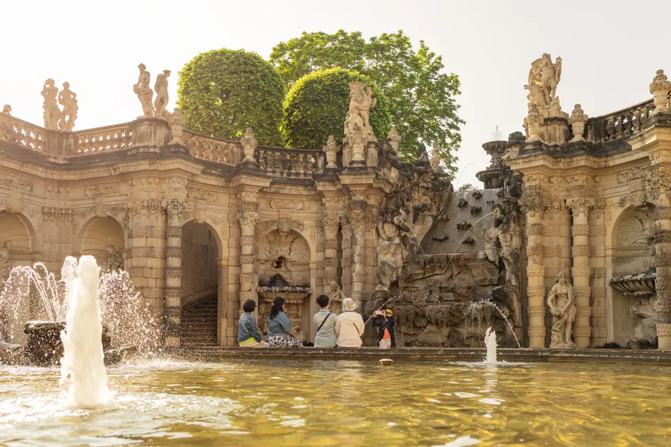 Detail Dresden Zwinger Barock Hof Perspektive Number 16