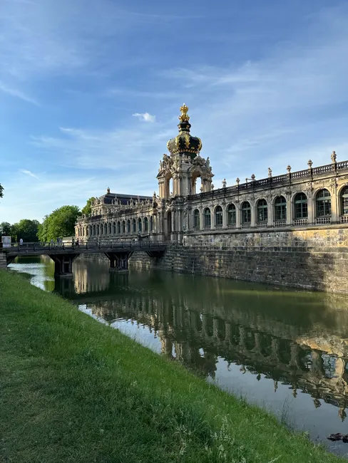 Detail Dresden Zwinger Barock Hof Perspektive Number 19