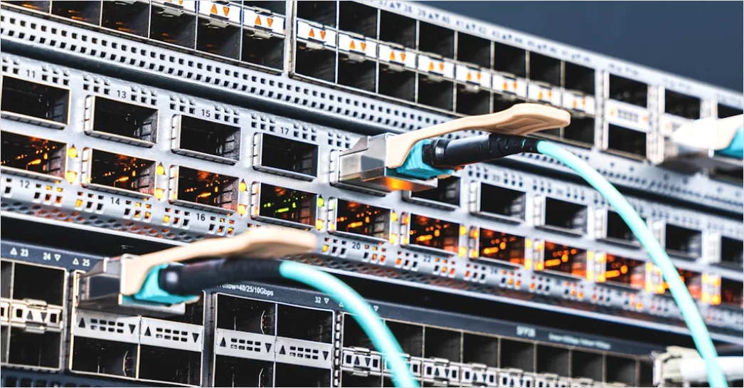 Edge Computing Mini Server Im Industrieumfeld Foto