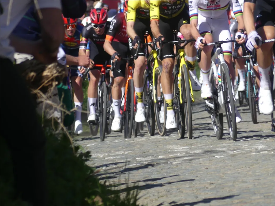 Fahrradgruppe Peloton Foto Perspektive B938