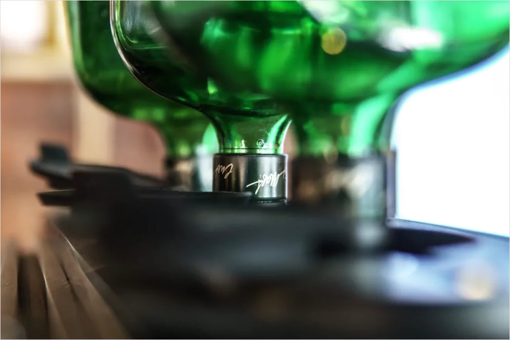 Detail Flasche Im Flaschenhalter Foto Detail Number 2