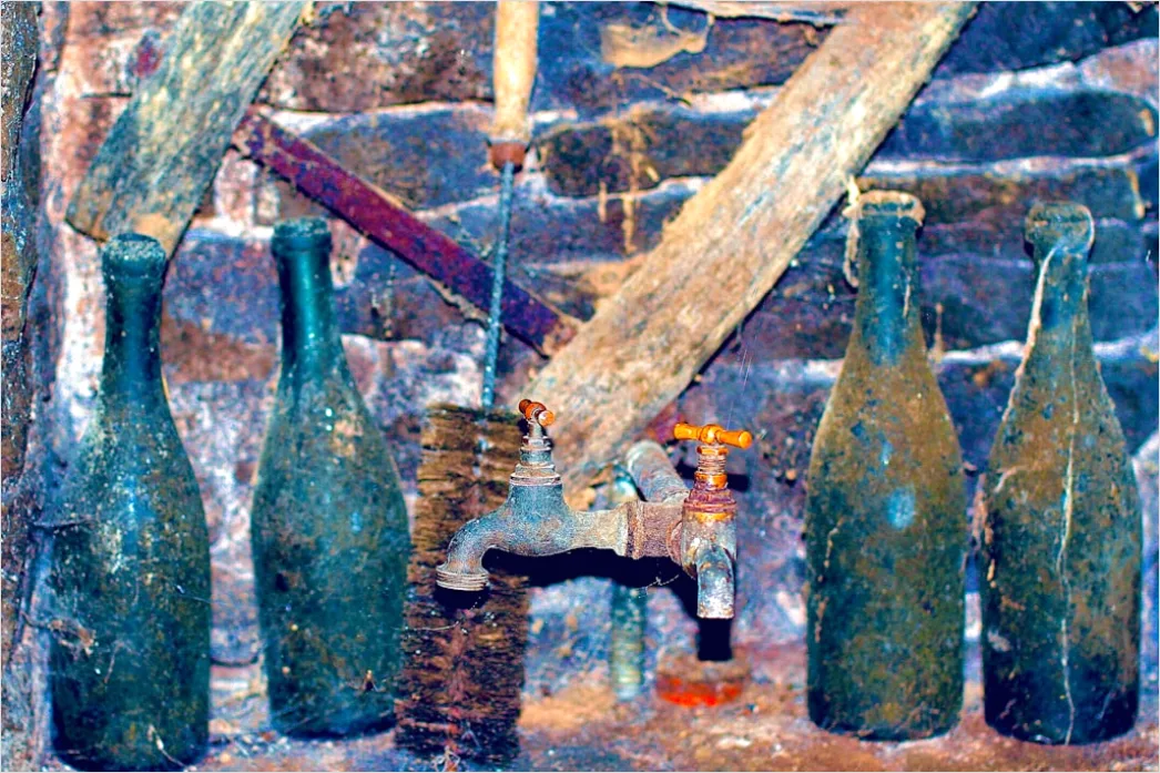 Detail Flasche Im Flaschenhalter Foto Detail Number 12