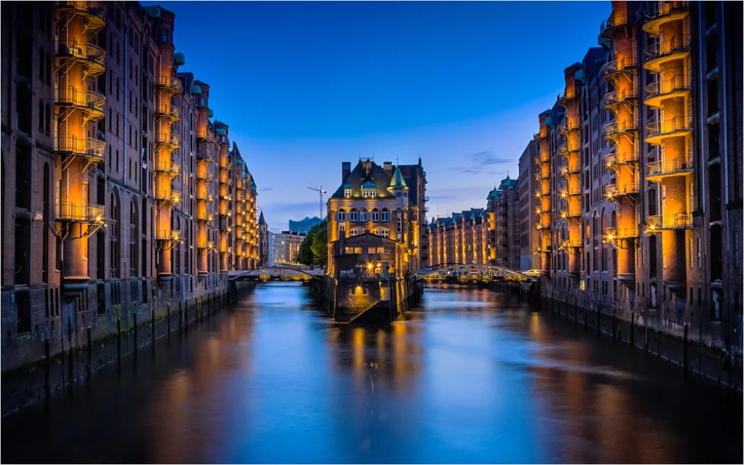 Hamburg Speicherstadt Blaues Licht Wasser Kanal 0cb9