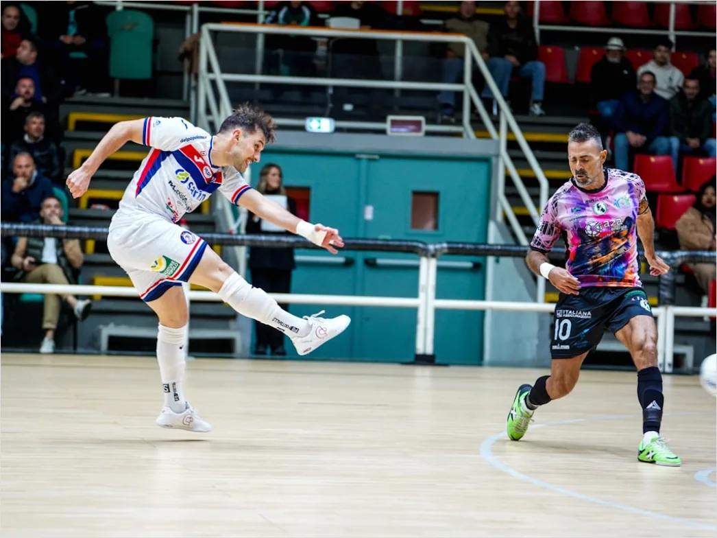 Handball Wurf Sprung Foto Indoor 5966