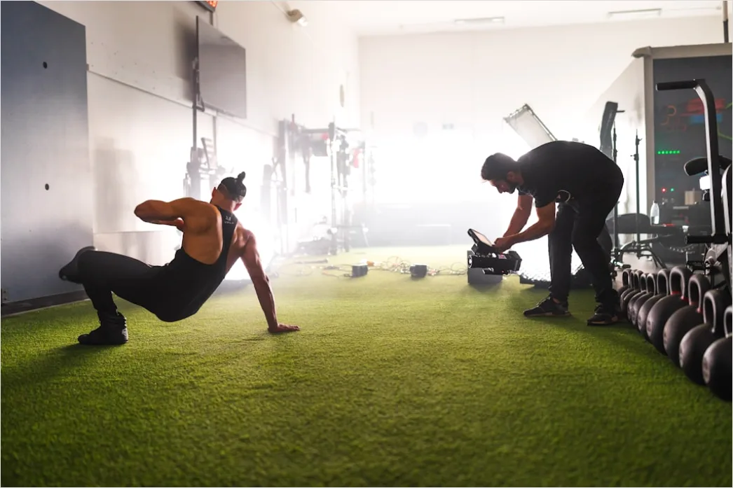 Hiit Training Zuhause Foto Schweiss Dynamisch E72d