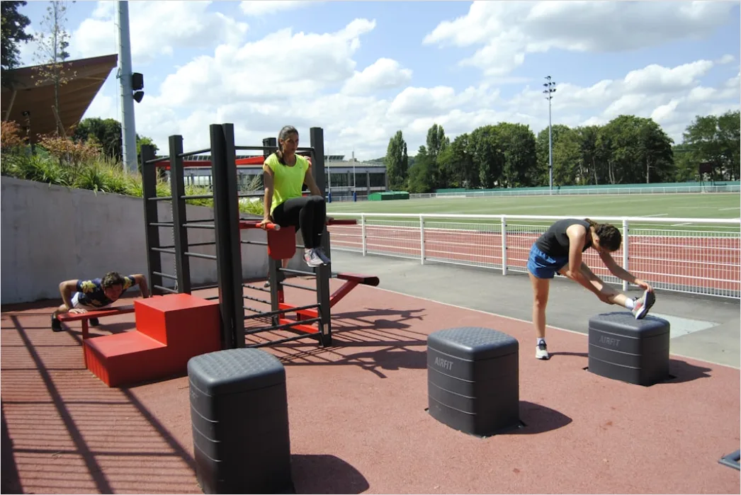 Detail Hiit Training Zuhause Foto Schweiß Dynamisch Number 11