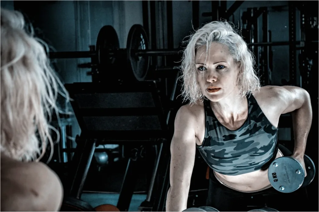 Detail Hiit Training Zuhause Foto Schweiß Dynamisch Number 18