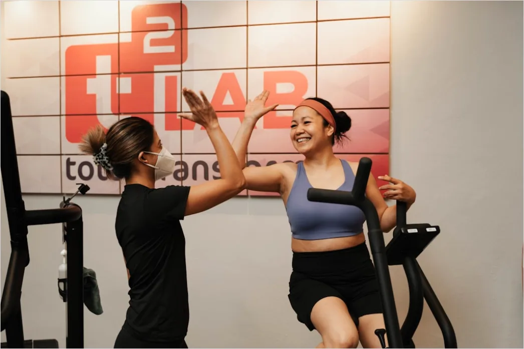 Detail Hiit Training Zuhause Foto Schweiß Dynamisch Number 6