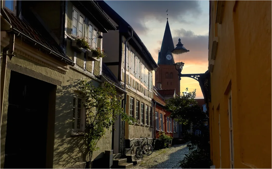 Detail Historische Altstadt Gasse Kopfsteinpflaster Abendlicht Number 4