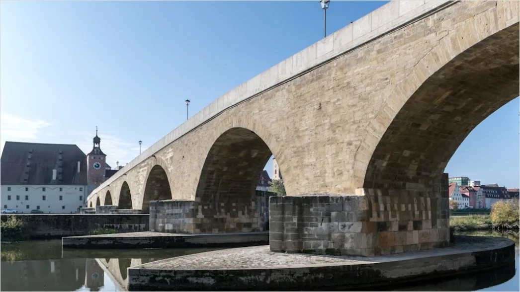 Historische Steinbruecke Bogen Ueber Fluss F0e3