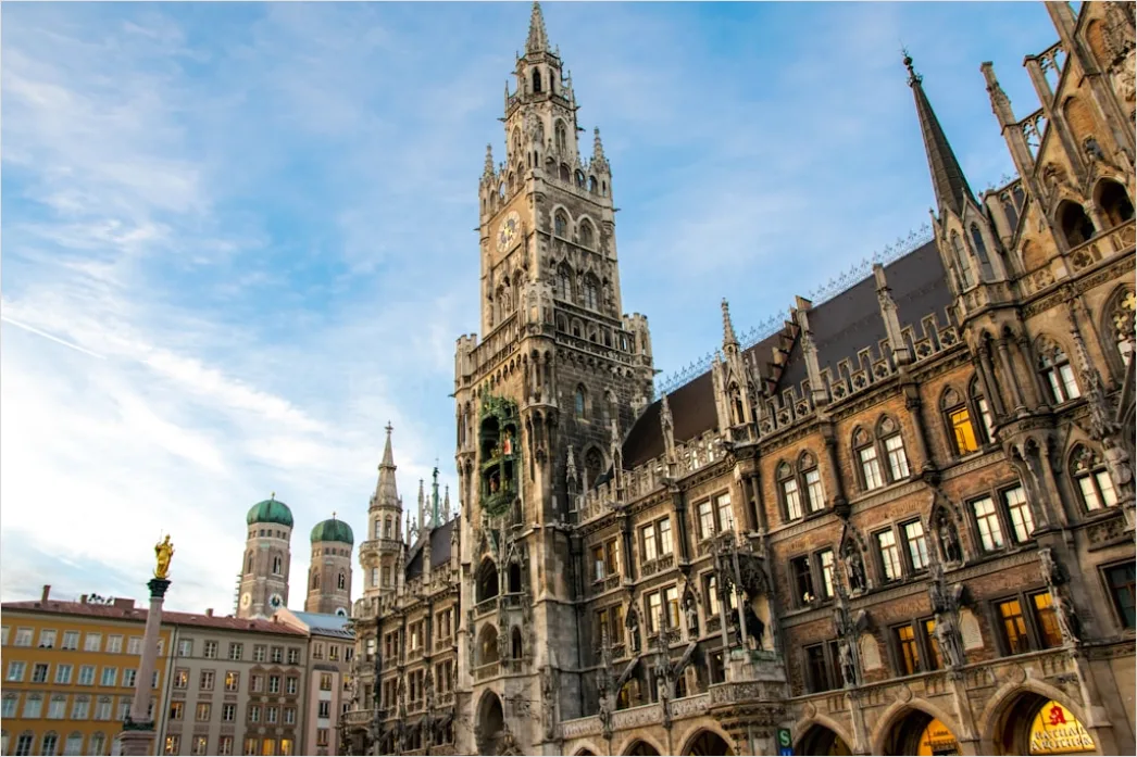 Detail Historisches Rathaus Marktplatz Panorama Menschenleer Number 2