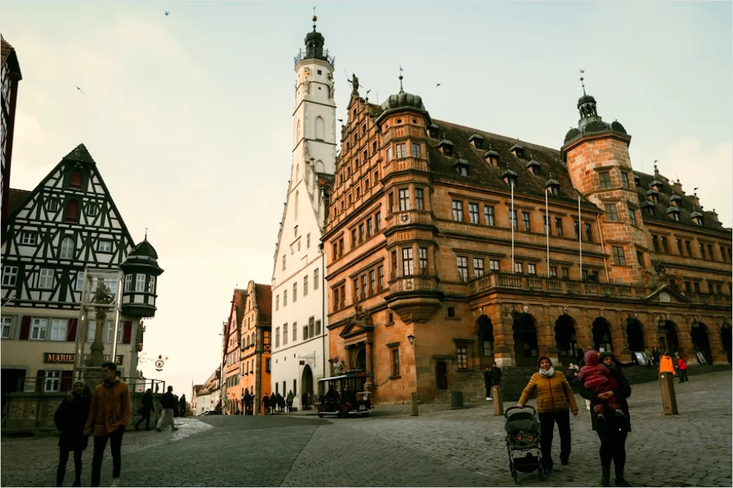 Detail Historisches Rathaus Marktplatz Panorama Menschenleer Number 13