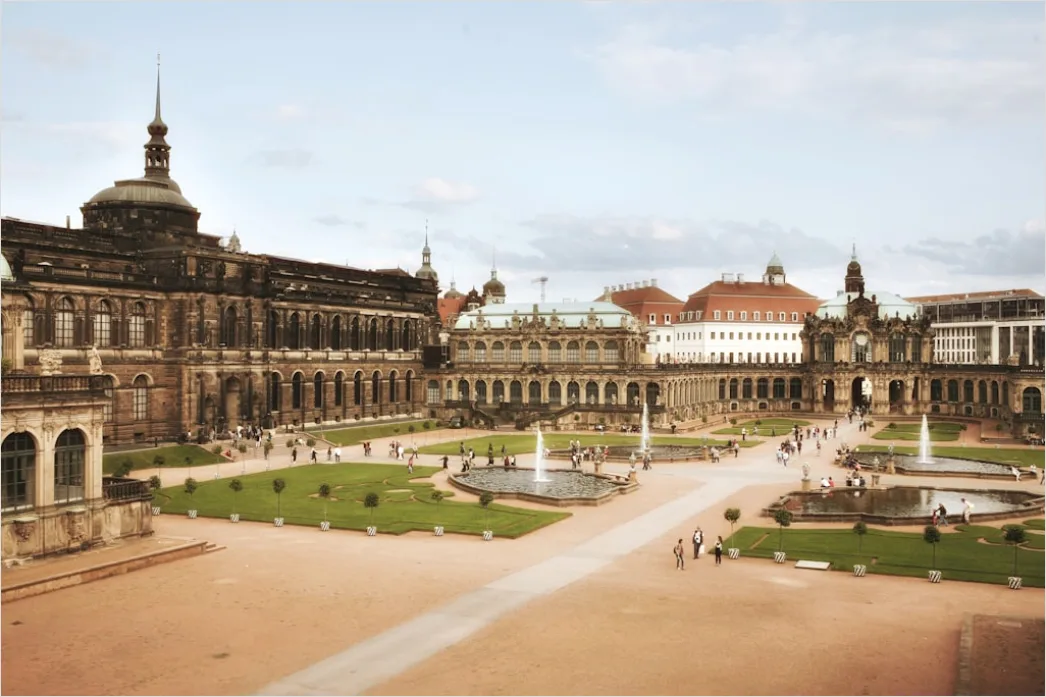 Detail Historisches Rathaus Marktplatz Panorama Menschenleer Number 17