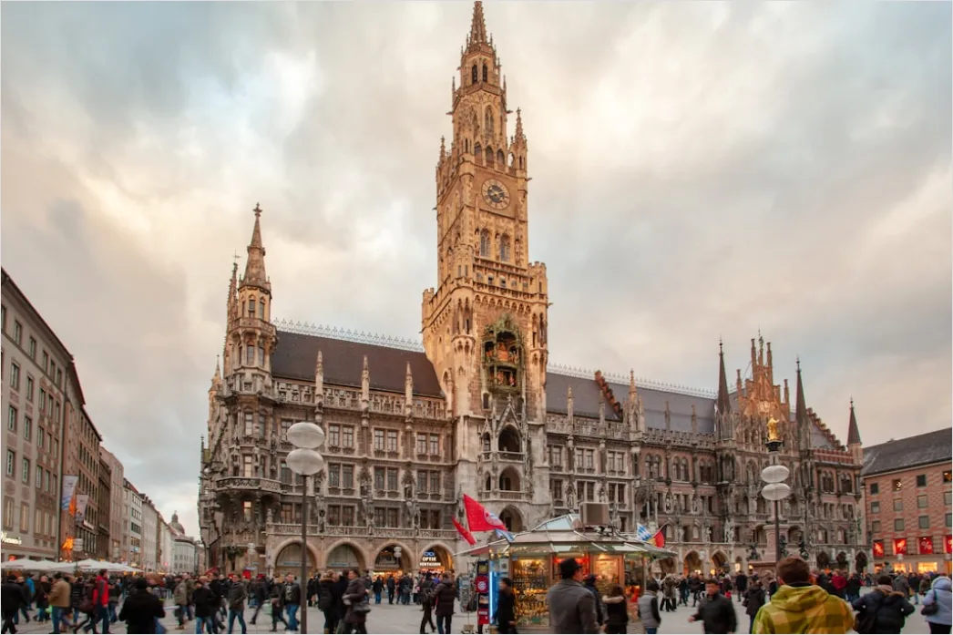 Detail Historisches Rathaus Marktplatz Panorama Menschenleer Number 3