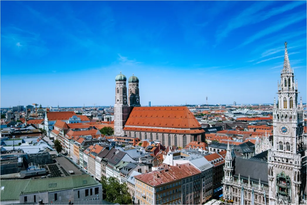 Detail Historisches Rathaus Marktplatz Panorama Menschenleer Number 4