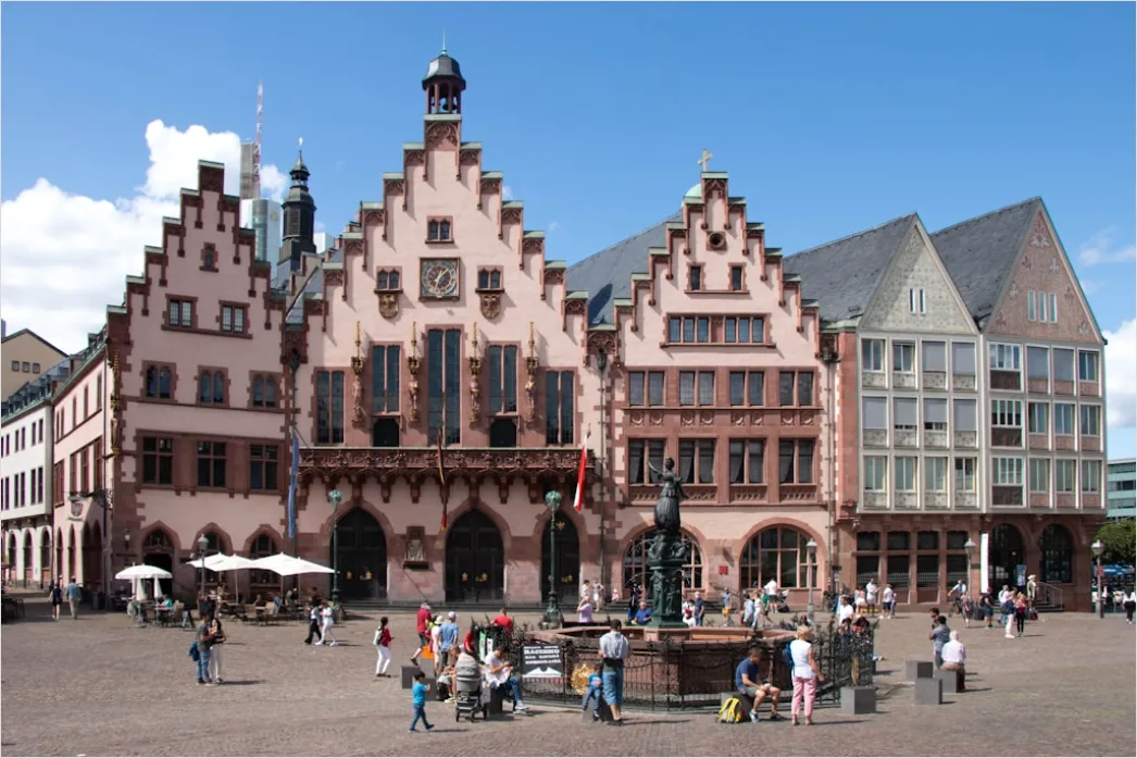 Detail Historisches Rathaus Marktplatz Panorama Menschenleer Number 7
