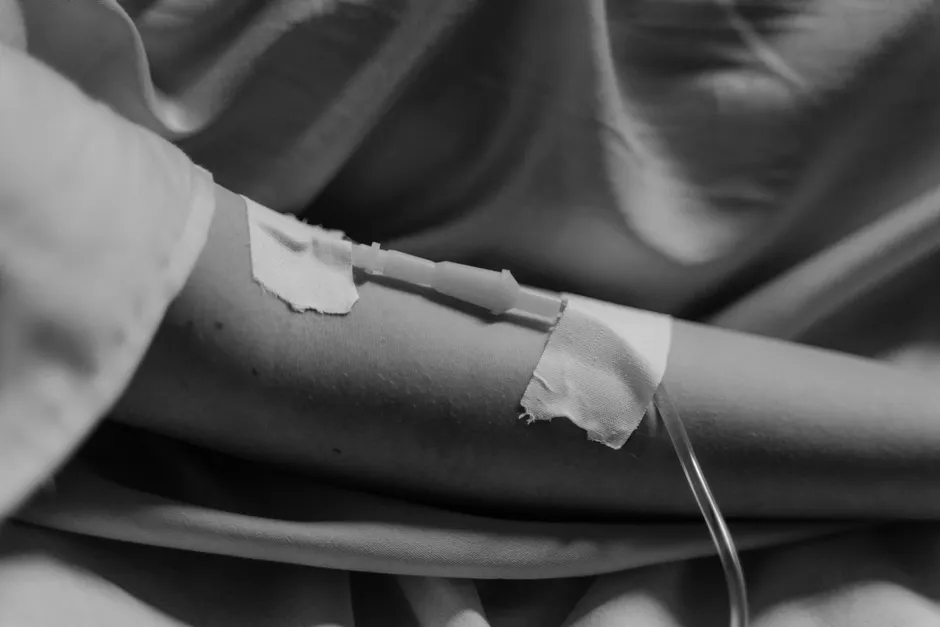 Detail Infusionsständer Mit Infusion Am Krankenbett Number 16