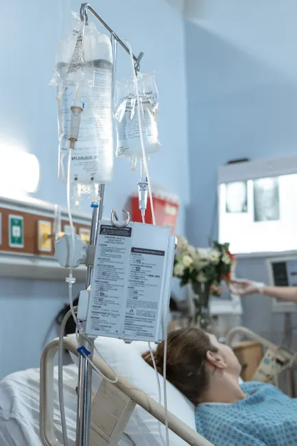 Detail Infusionsständer Mit Infusion Am Krankenbett Number 3