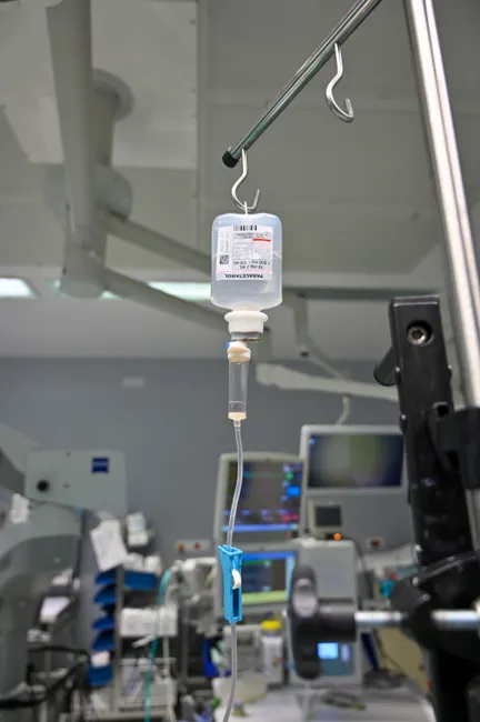 Detail Infusionsständer Mit Infusion Am Krankenbett Number 4
