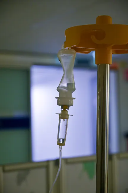Detail Infusionsständer Mit Infusion Am Krankenbett Number 6