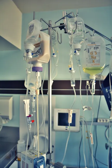 Detail Infusionsständer Mit Infusion Am Krankenbett Number 7