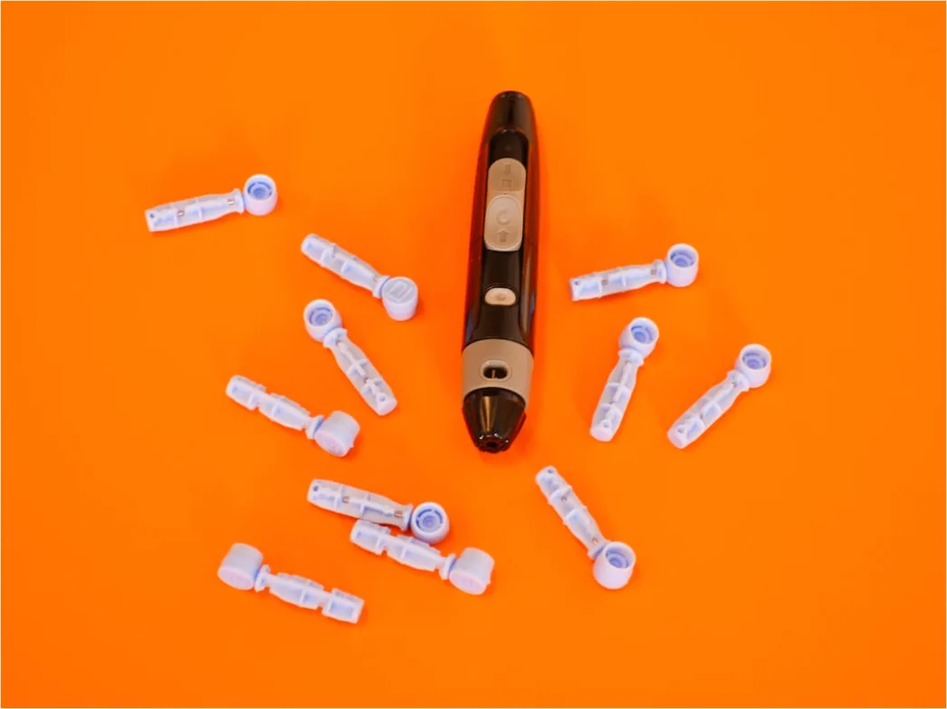 Detail Insulin Pen Und Teststreifen Flat Lay Number 11
