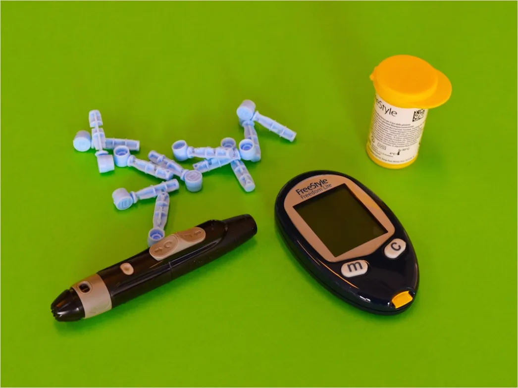 Detail Insulin Pen Und Teststreifen Flat Lay Number 7